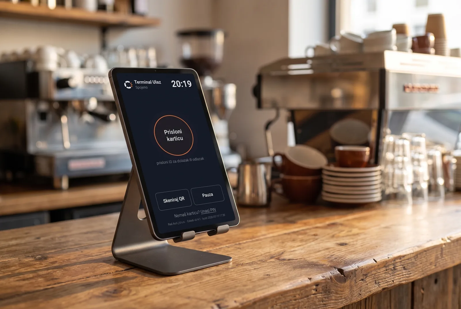 Tablet-kiosk s Cuketi prijavom na šanku